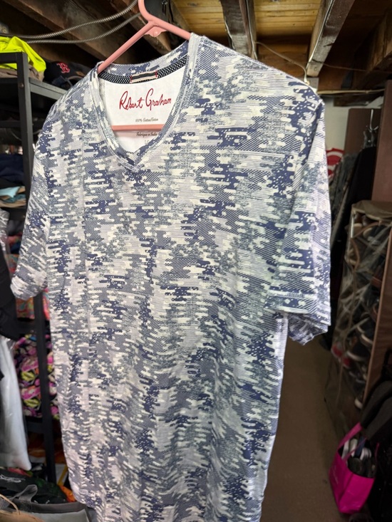 Robert Graham Other - Robert Graham White & Blue V-Neck Short Sleeve Shirt